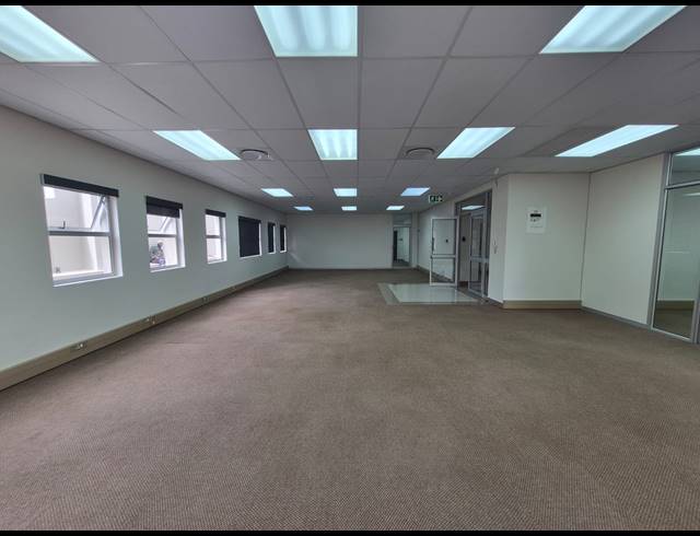 240M² OFFICE TO LET IN PAARDEPLAATS AH